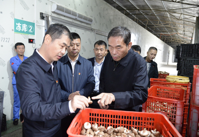 右一图片---陈坚（前排右一）.jpg