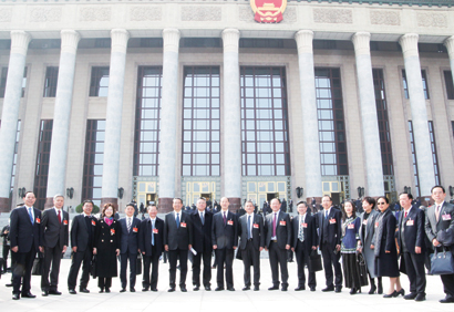 1出席全国政协十三届四次会议.jpg