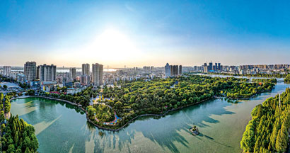 4743-4-1压题图——炎炎暑退.jpg