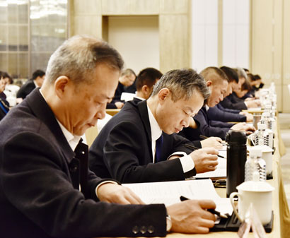 4854-A4-2-全神贯注领会精神.jpg
