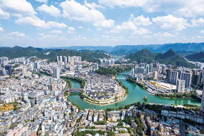 铜仁主城区山水环绕。.jpg