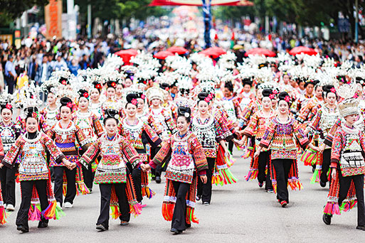 民族盛装巡游现场-来源：丹寨县委宣传部.jpg