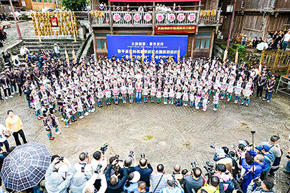 1761182007370003267.jpg 10月18日,黄岗侗寨举行香禾糯节暨“最佳旅游乡村”揭牌仪式。.jpg