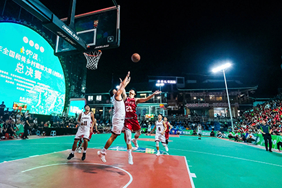 1768353783428035111.jpg 2025年10月12日,“大地流彩·2025年全国和美乡村篮球大赛(‘村BA’)”总决赛在台江县台盘村启幕。本报记者-吕玉昆-摄.jpg